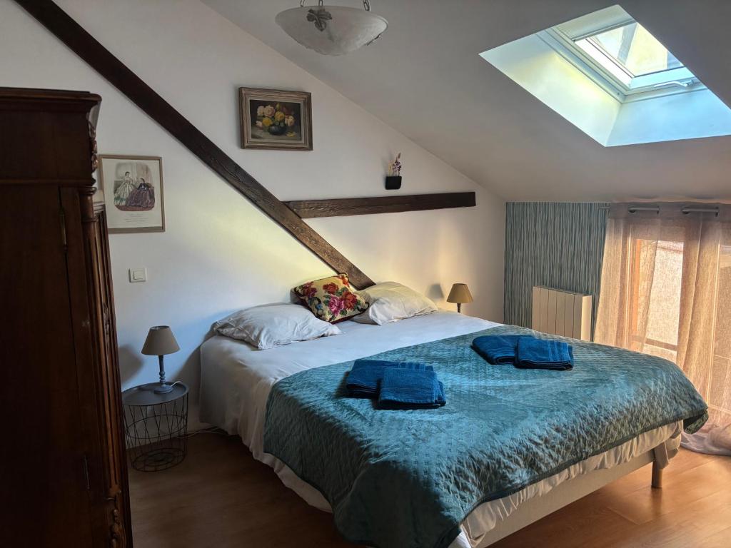 En eller flere senge i et værelse på Le petit nid de Turckheim avec parking privé