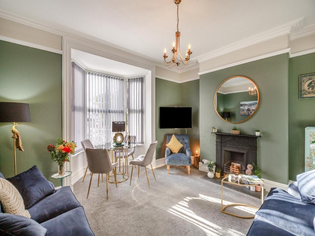 a living room with a couch and a table and a mirror at Jack's House- Uk40741 in Tywyn