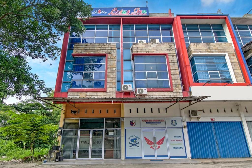 a building with blue doors and a red frame at Hotel O Pekanbaru near Mall Ciputra Seraya formerly Lotus Inn in Pekanbaru