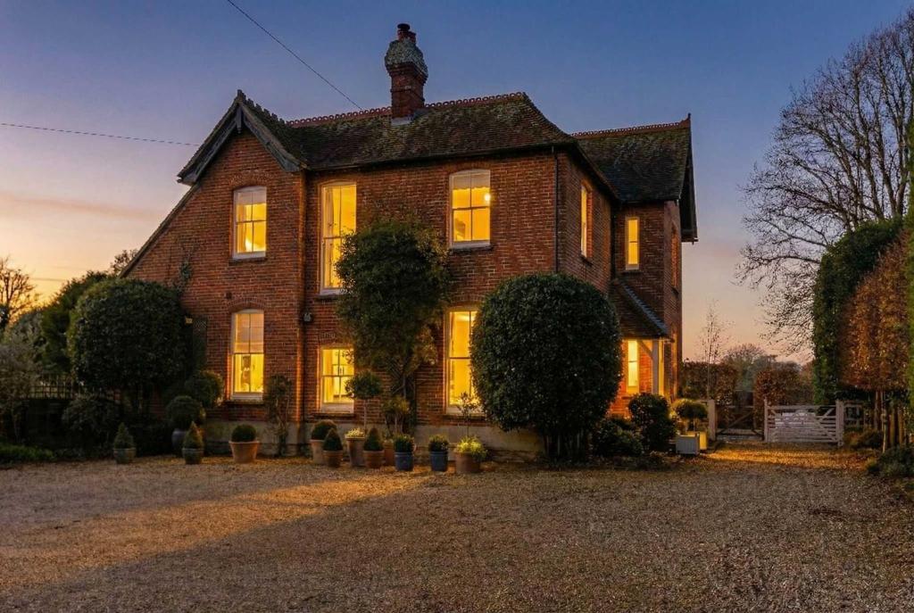 En have udenfor Victorian House Sleeps 14 Pool and Gardens