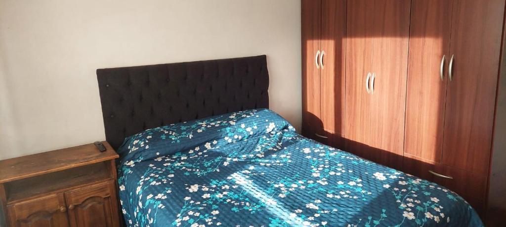 Giường trong phòng chung tại La Iluminada