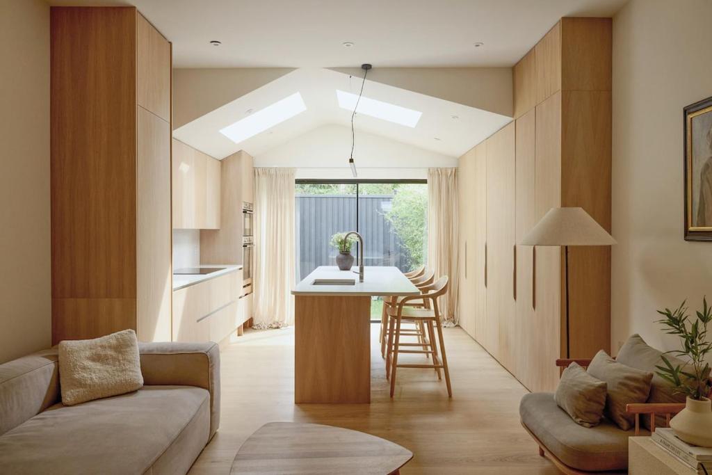 Posezení v ubytování Elegant 4-Bed Townhouse Private Garden Parking