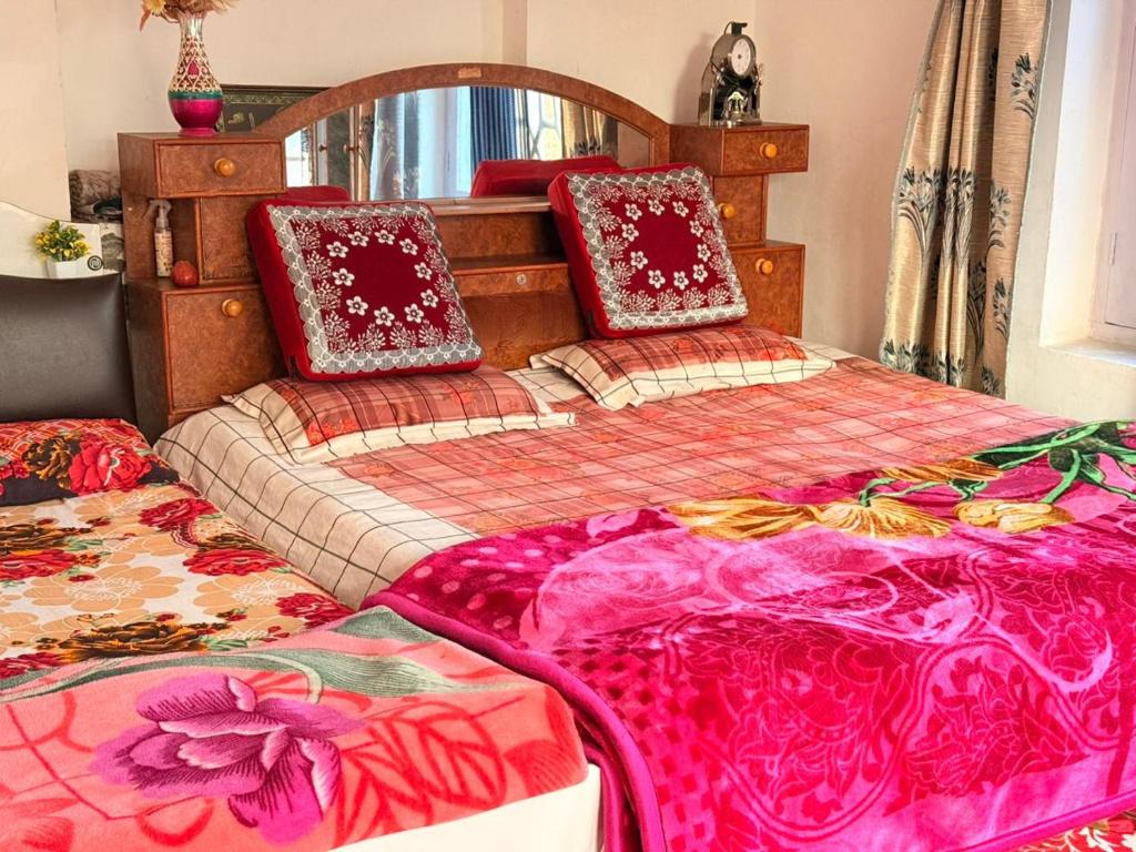 two beds sitting next to each other in a bedroom at Habib Guest House GULMARG 11 in Tangmarg