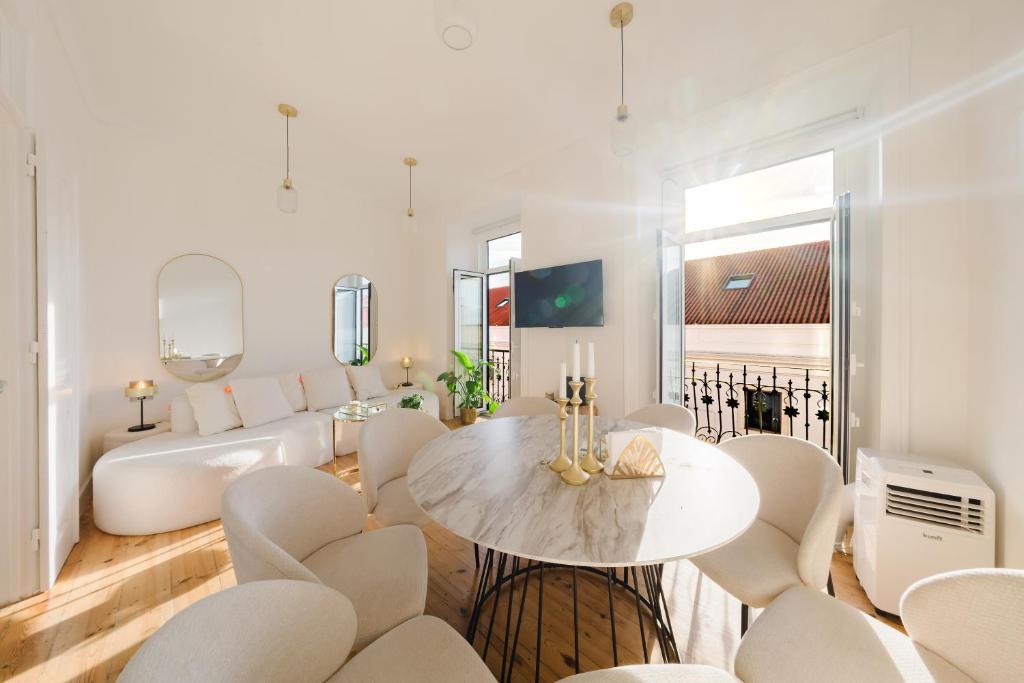 Improved Central Lisbon 41BR Riverfront