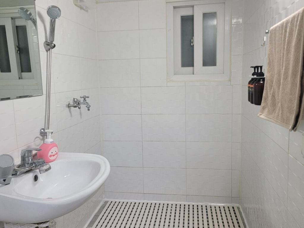 Et badeværelse på Gaga Stay, lovely house