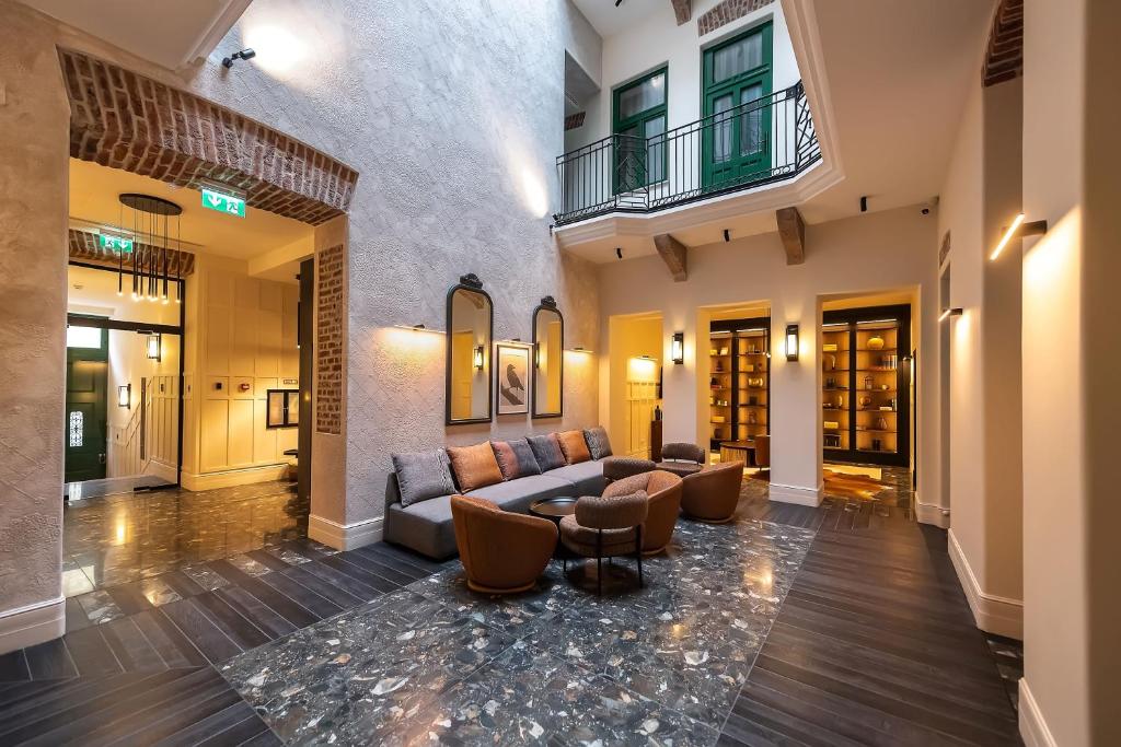 Khu vực ghế ngồi tại Corvin Boutique Residence