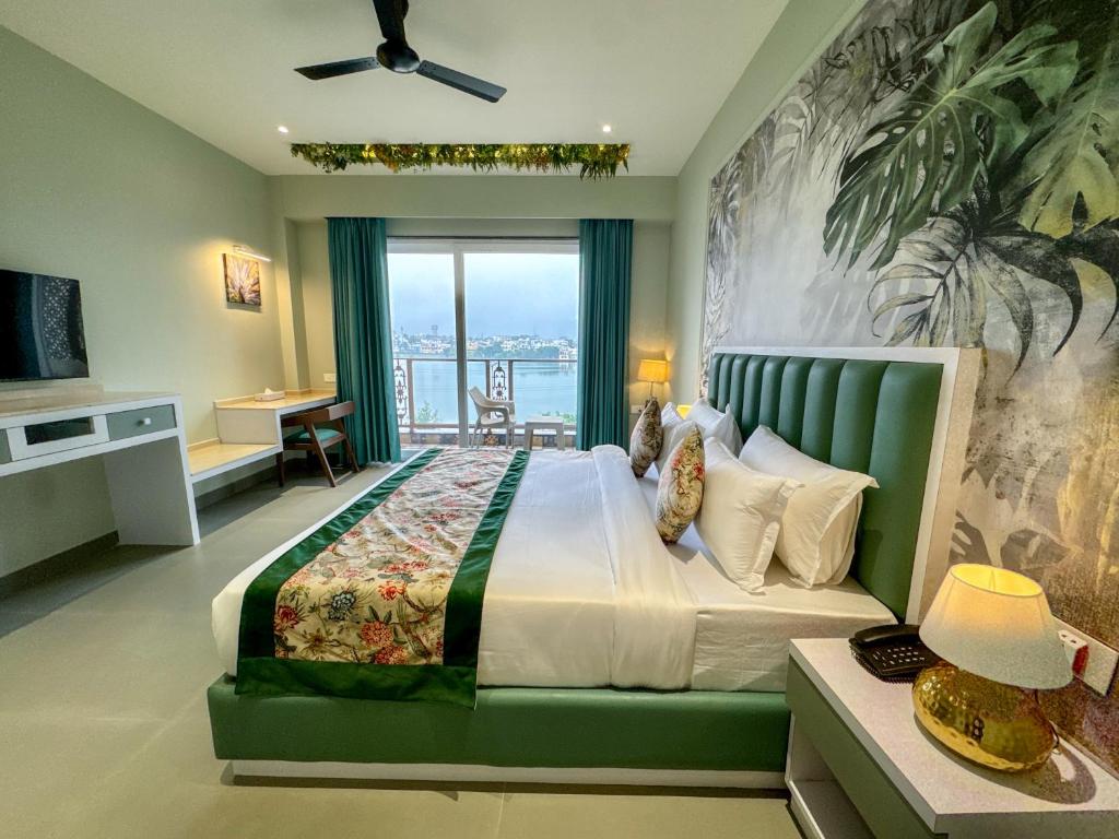 En eller flere senge i et værelse på Lakeside Leisure