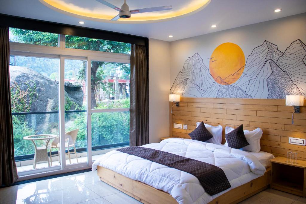 Postel nebo postele na pokoji v ubytování Dharamkot Outlook