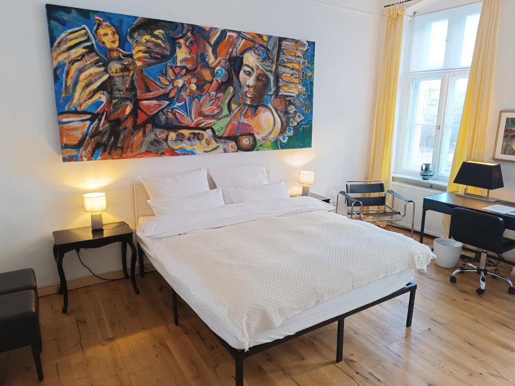 a bedroom with a large painting above a bed at Studio Berlin Center in Berlin