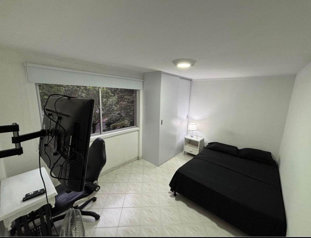 Giường trong phòng chung tại Happy house