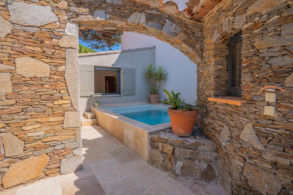 VILLA BERNADETTE - Villa climatisée pour 10 personnes avec piscine à Hyères-La Capte