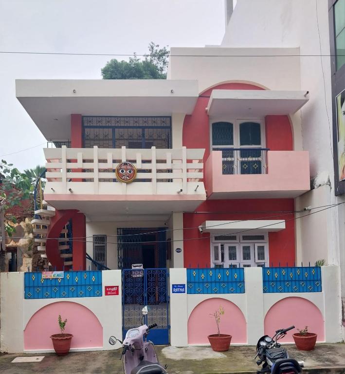 a house with two motorcycles parked in front of it at Allô Gite Homestay in Pondicherry