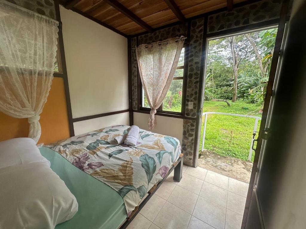 Una cama o camas en una habitación de Green Forest Uvita River