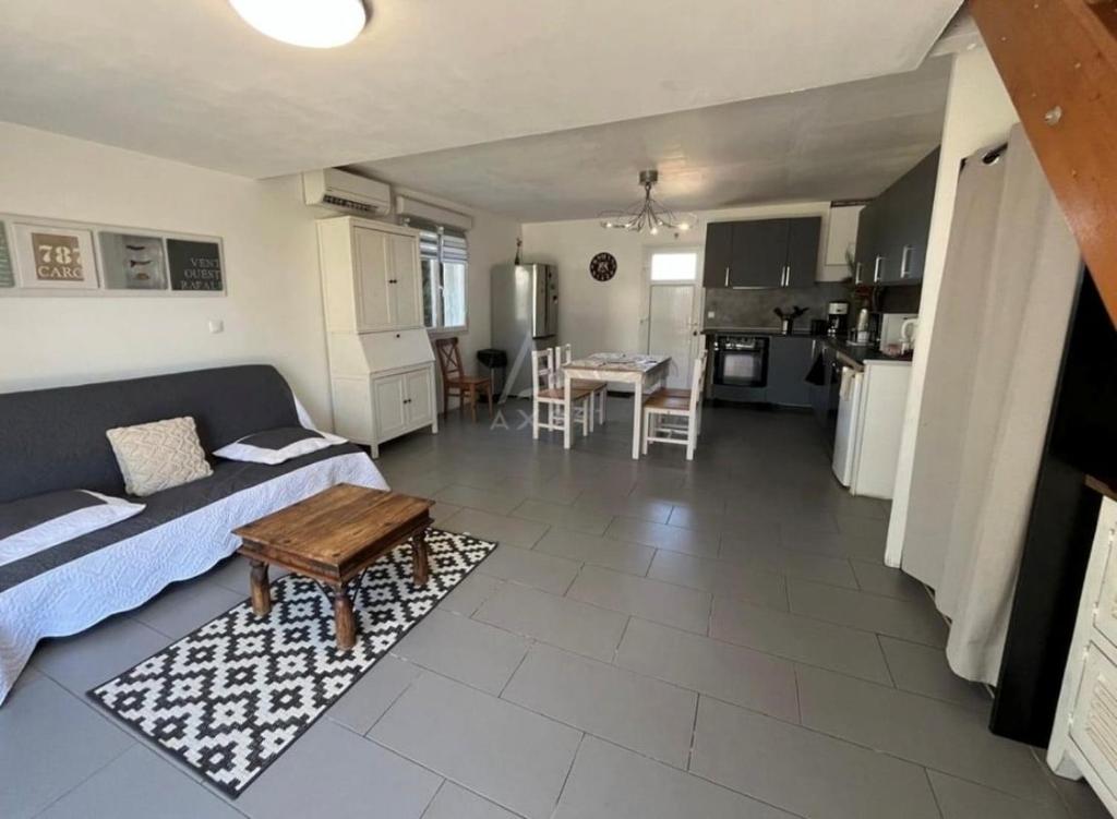 Η κουζίνα ή μικρή κουζίνα στο Gite indépendant dans propriété sécurisée avec piscine