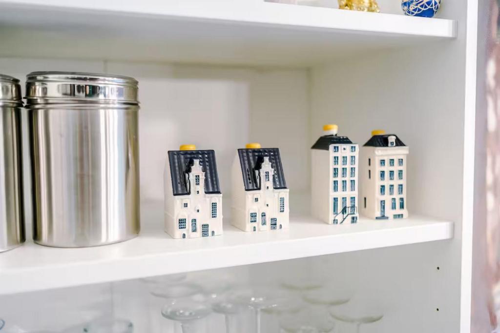 Kaffe- og tefaciliteter på Spacious 3 bedroom home with garden