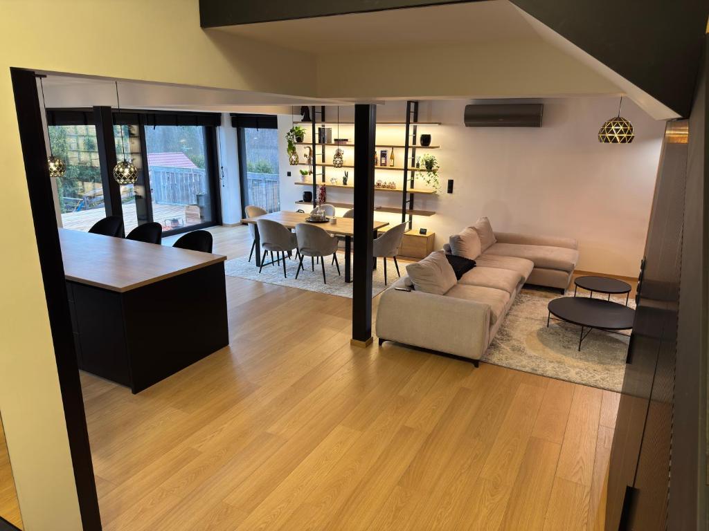 Posezení v ubytování Willa Black Wood