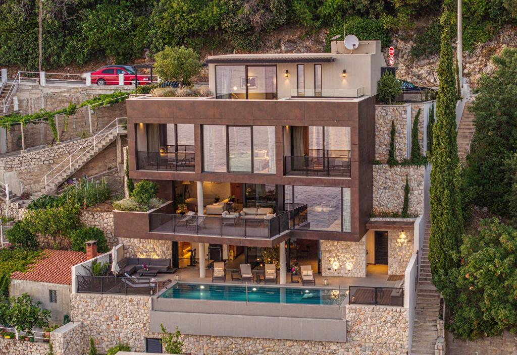 Бассейн в Villa Atreeum Excelsior или поблизости