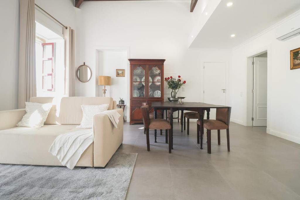 Faro - Modern Design Apartment in Walled Old Town