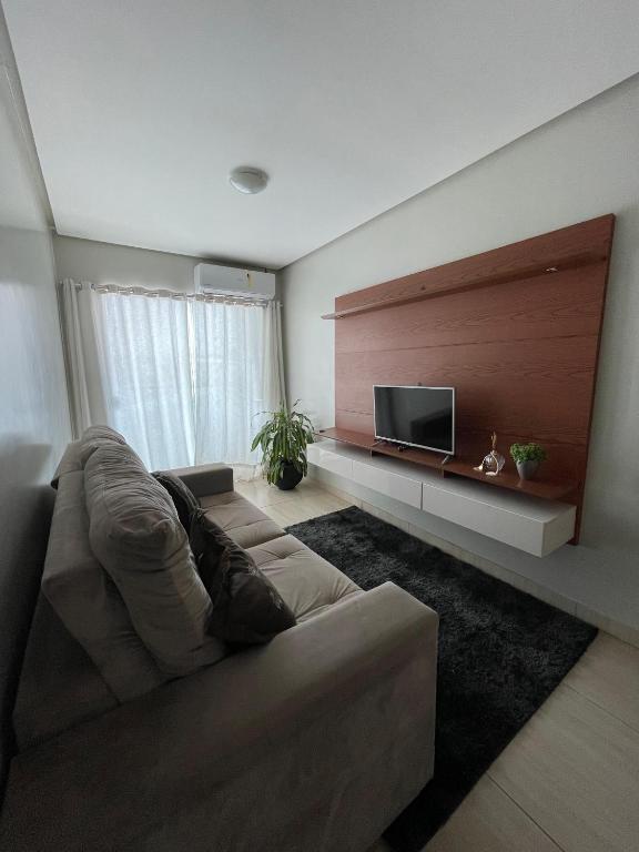 TV a/nebo společenská místnost v ubytování Apartamento completo com veículo opcional