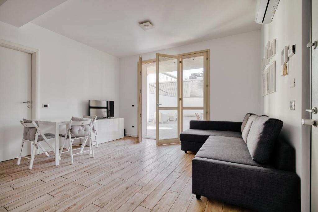 Just Urban Stays - Bright Studio Apartment with Terrace - M4 Tolstoj