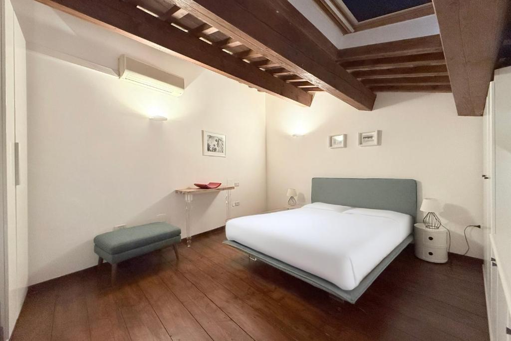 Ένα ή περισσότερα κρεβάτια σε δωμάτιο στο S318 - Sirolo, meraviglioso trilocale in palazzo storico