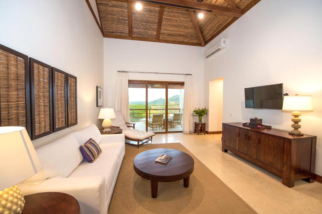 TV o dispositivi per l'intrattenimento presso Las Verandas Hotel & Villas