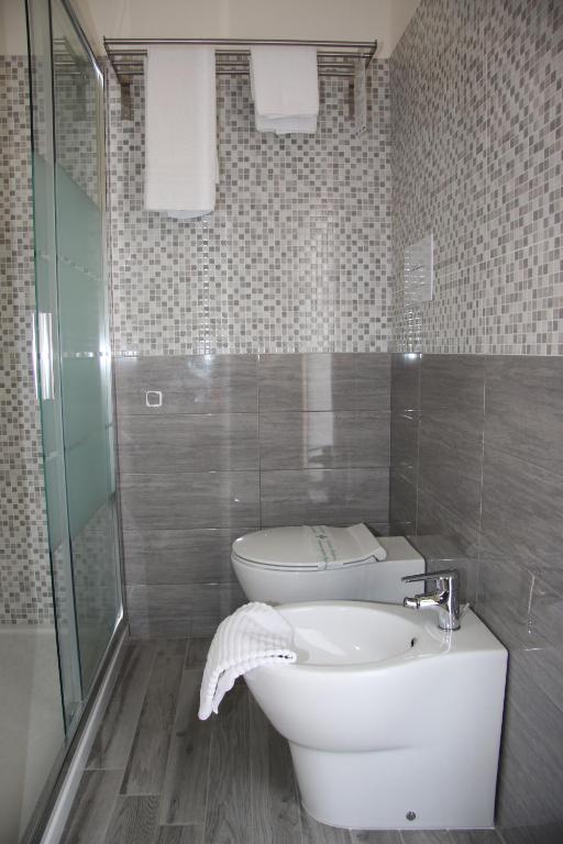 ChrisMare Hotel - Triple Room With Private Bathroom