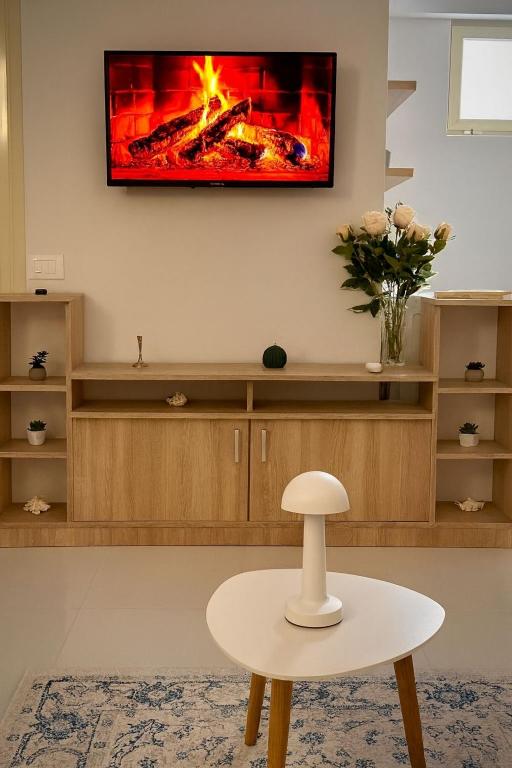 a living room with a fire on the wall at New Bazaar Cozy Villa in Tirana