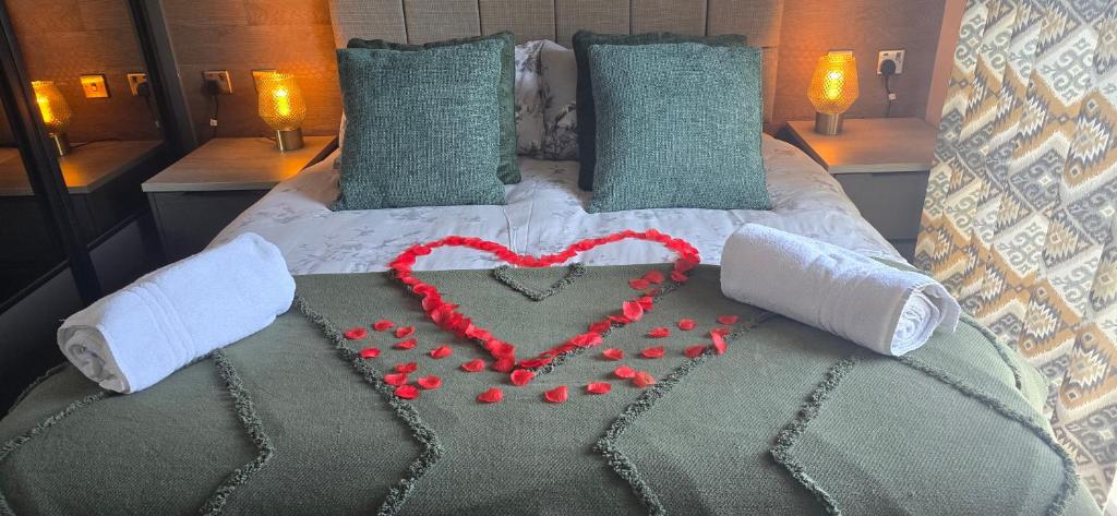 Giường trong phòng chung tại JJs Lodge Jorvik