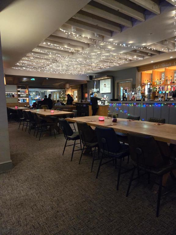 a restaurant with tables and chairs and a bar at JJs Lodge Jorvik in Allerthorpe