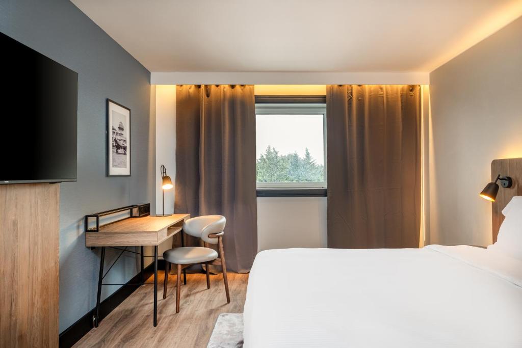 Golden Tulip CDG Airport Roissy - Standard Queen Room