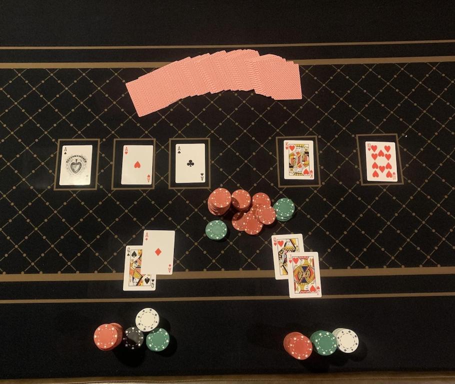Huge Historic Home Poker Room, 6BR 5BA, Walkable, Louisville (updated