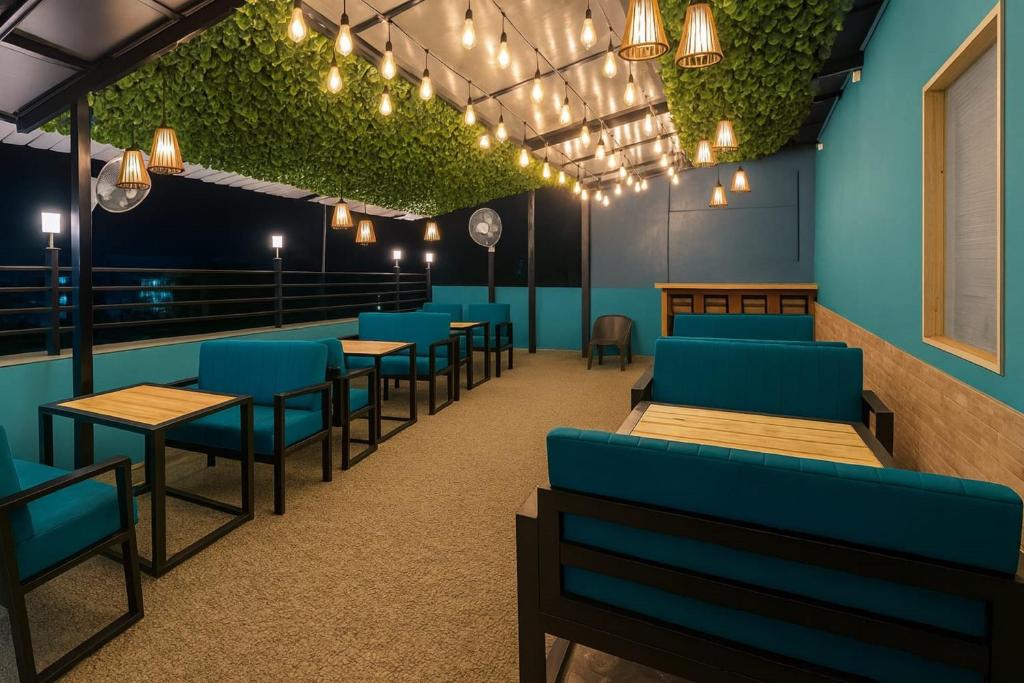 Khu vực ghế ngồi tại The Aura by Backpackers Stop