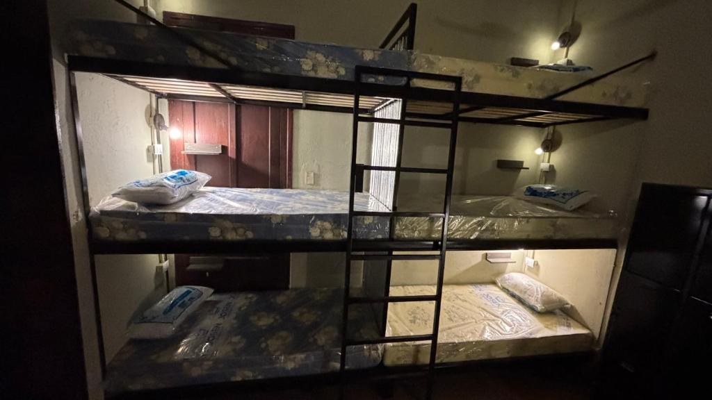 Кровать или кровати в номере A la Gurda Hostel - Barrio Sur