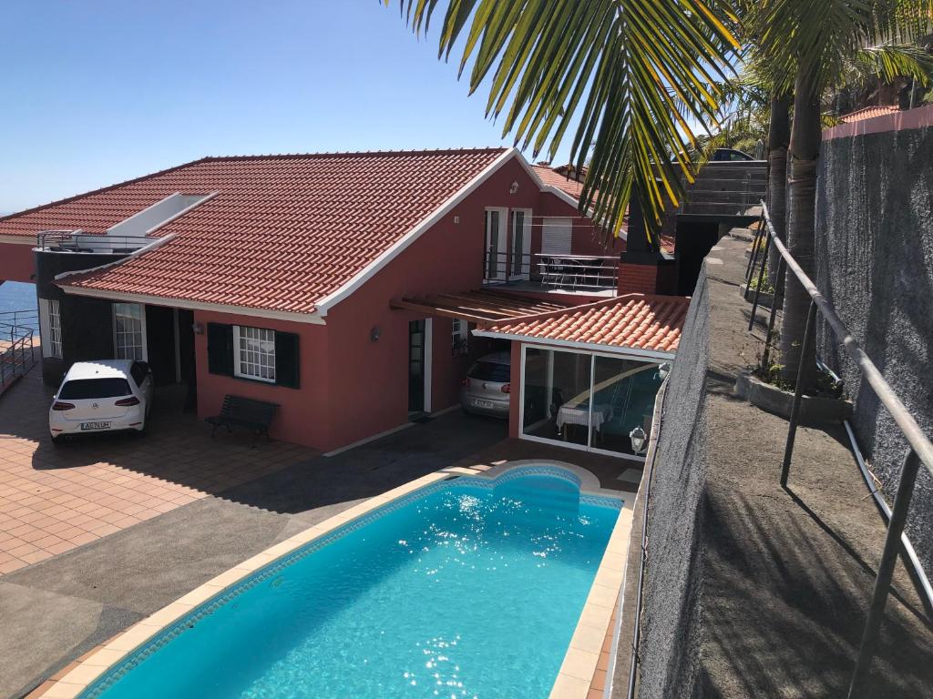 Hồ bơi trong/gần O Refúgio