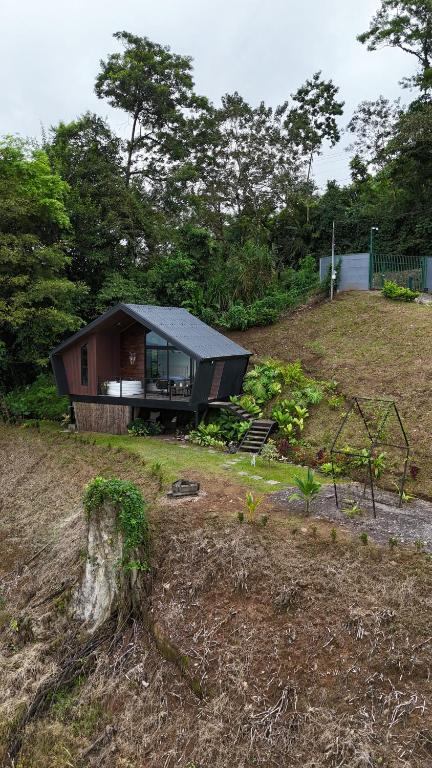 Κήπος έξω από το Elevant Sanctuary