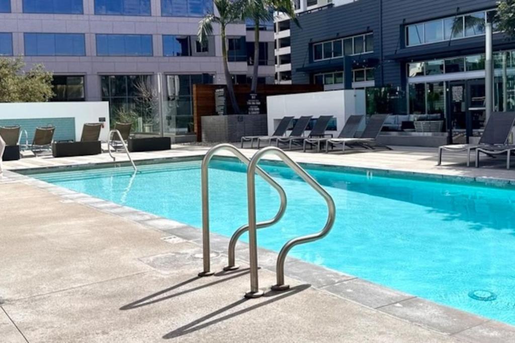 Mainplace Residence Pool The Mandarin at Main Place - Free Disney Gift Gard, Orange (updated ...
