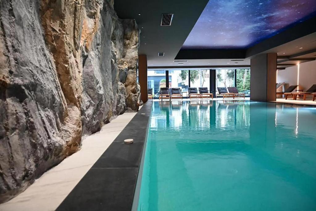 Bazén v ubytování Zlatibor Lux Apartman - Terra 49 nebo v jeho okolí