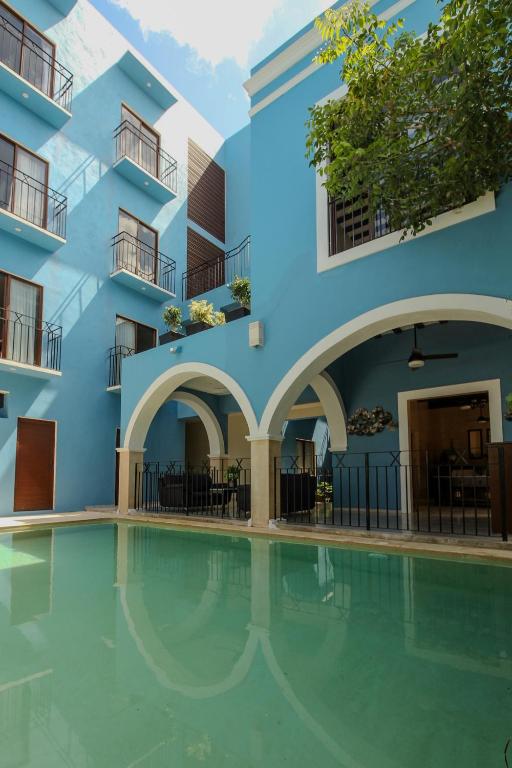 Piscina a Hotel Rami o a prop