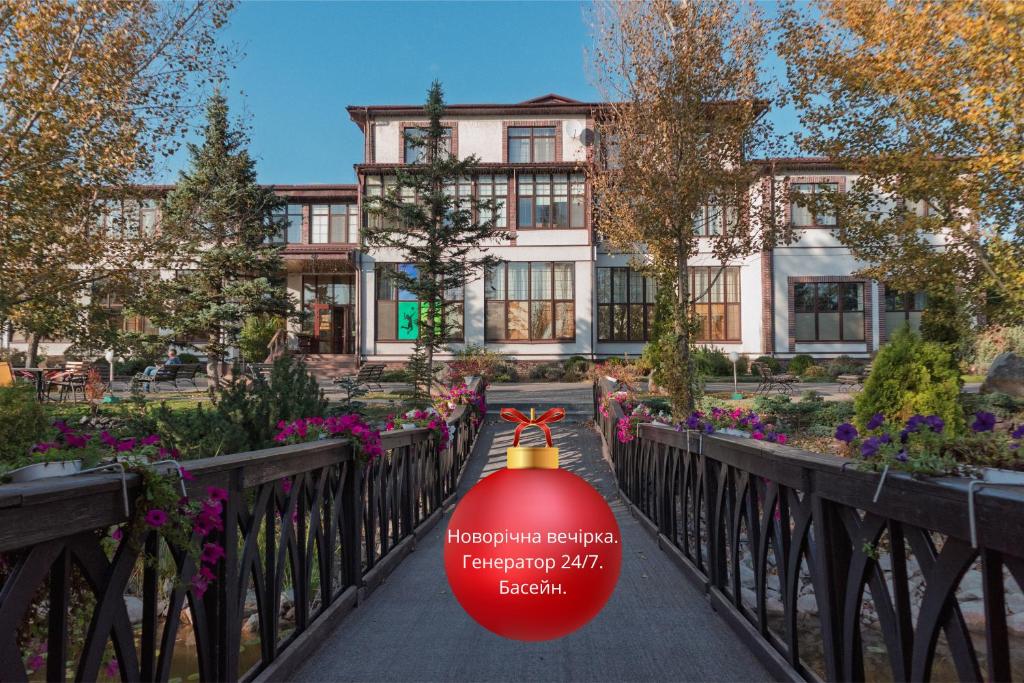 Κήπος έξω από το Olympic Village