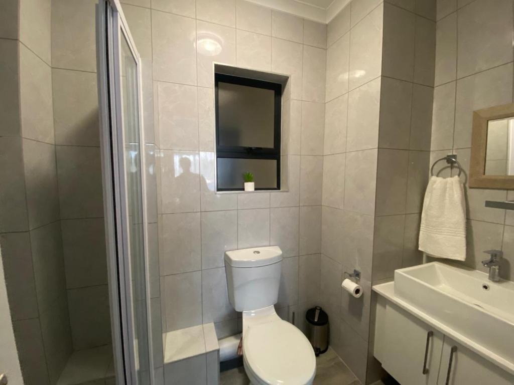 Et badeværelse på Coastal Apartments