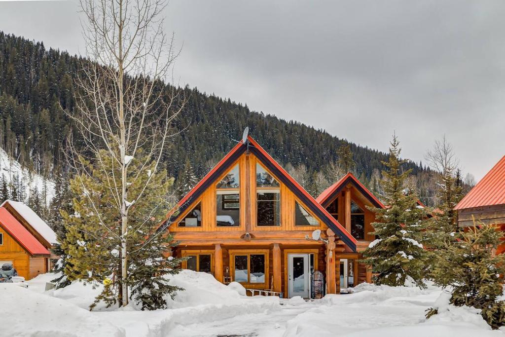 Rustic Chalet in the Heart of Rockies  - façade et piscine