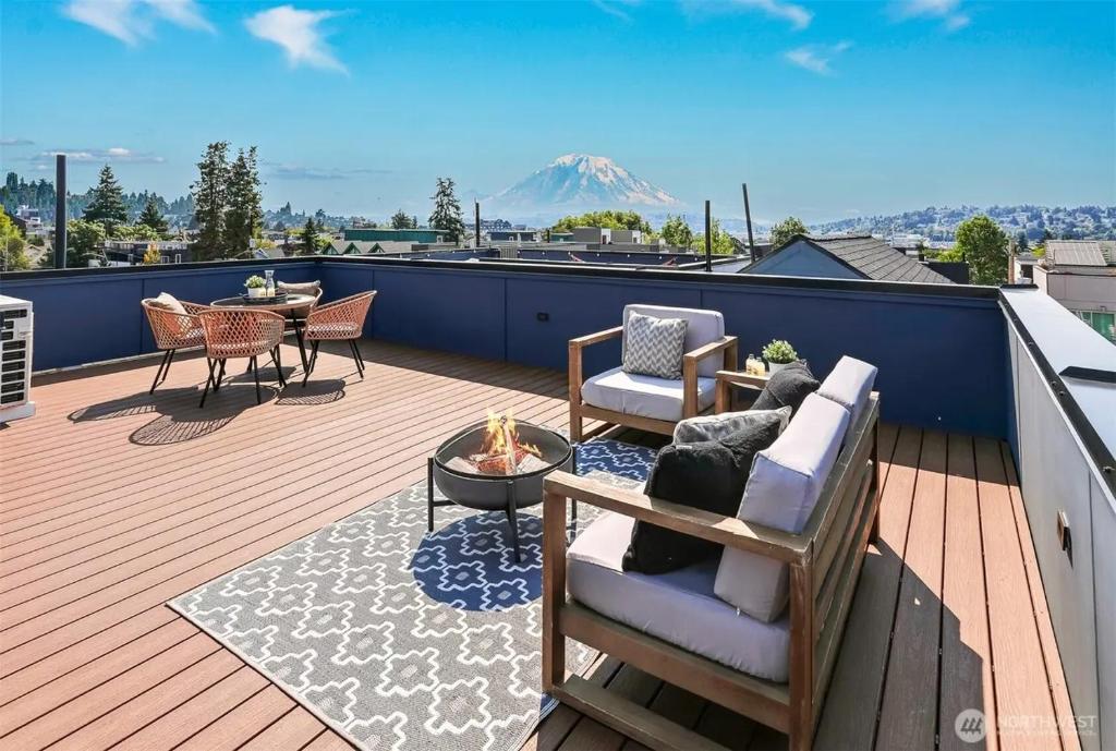 Ballard 5 bedroom Family Vacation Home