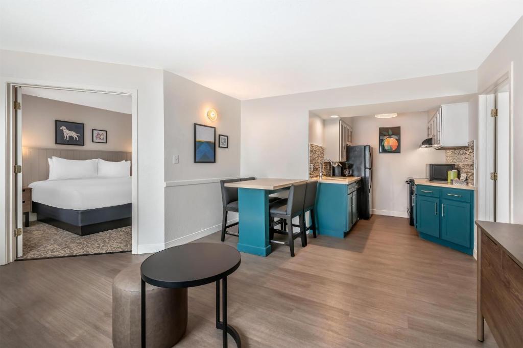 Sonesta ES Suites Orlando - Lake Buena Vista photo