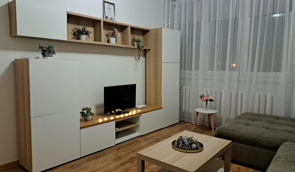 Телевизор и/или развлекательный центр в Peony Apartment