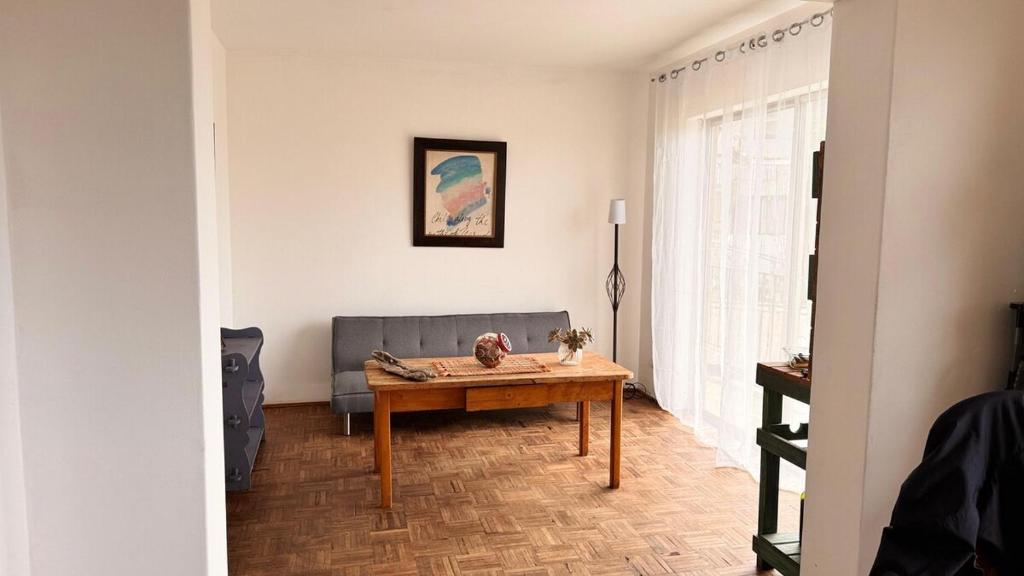 Et opholdsområde på Spacious two-story house in the heart of Cerro Alegre