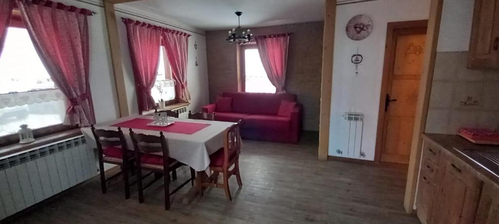 Khu vực ghế ngồi tại Chalet Pace
