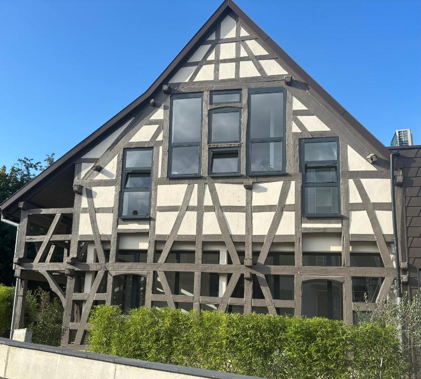 Tòa nhà nơi căn hộ tọa lạc