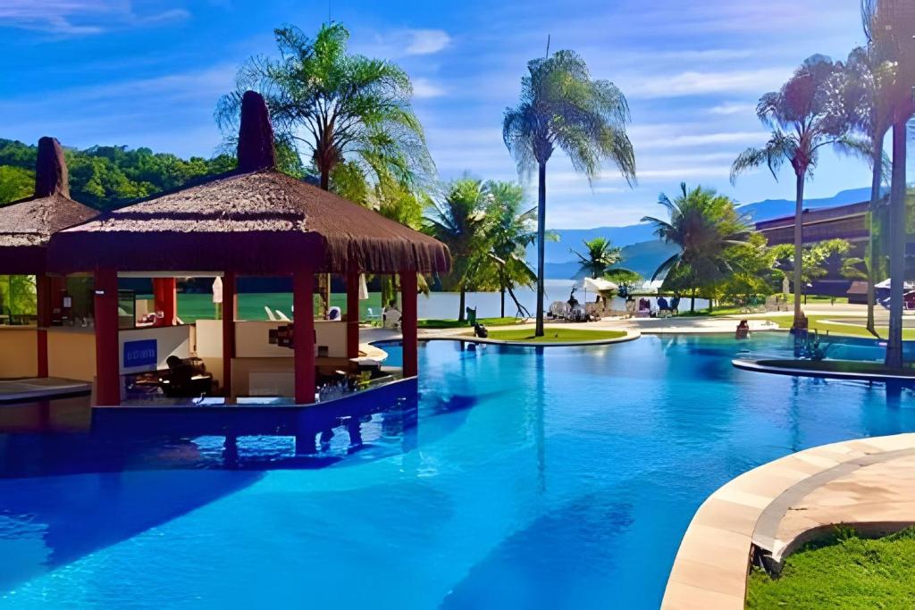 Swimmingpoolen hos eller tæt på Flat de Luxo no Costabella Marina Resort Angra