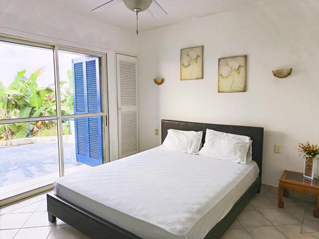 Un pat sau paturi într-o cameră la Apartamento familiar